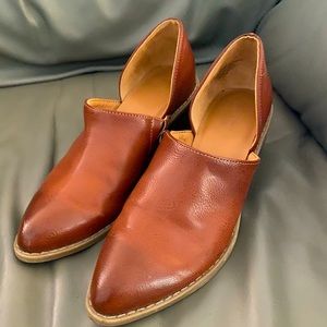 Universal Threads brown slip on shoes, like new